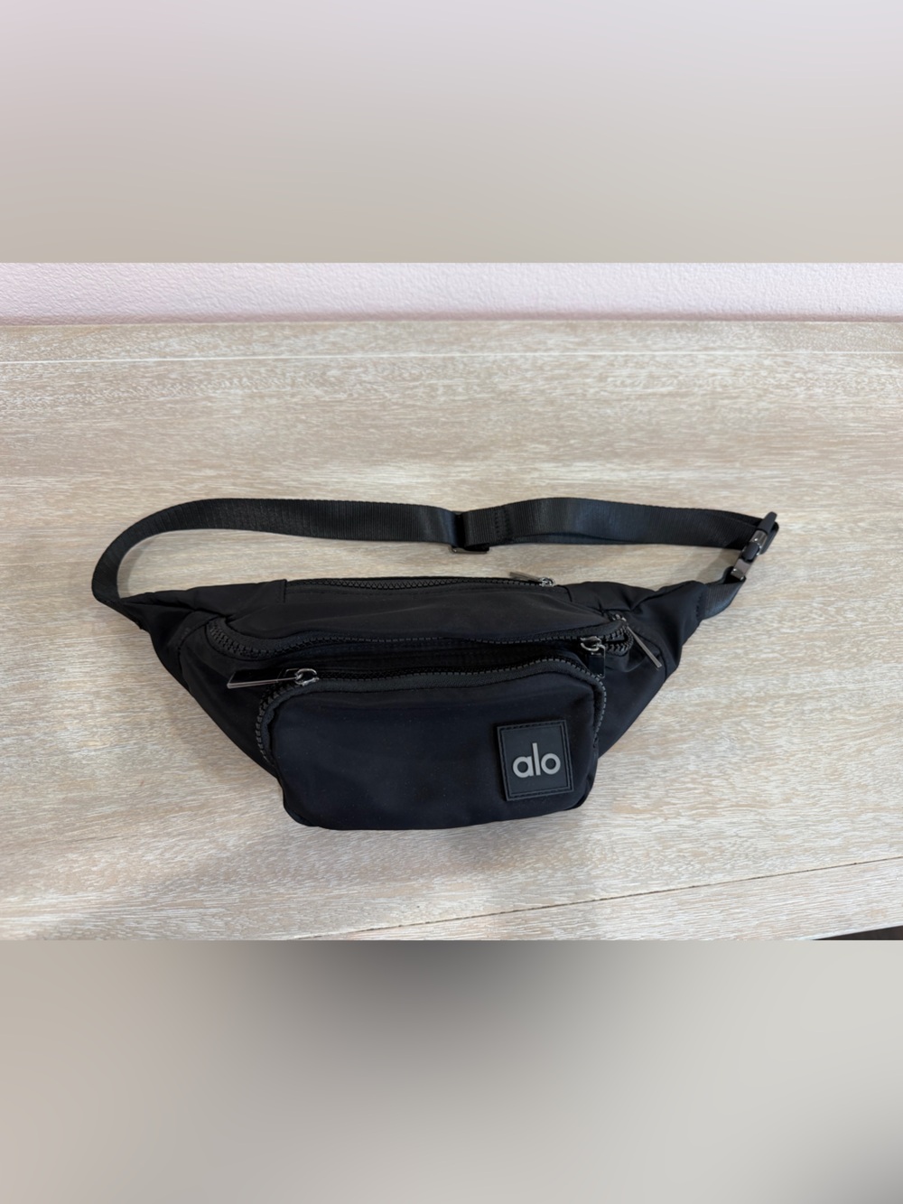ALO Yoga Belt Bag - Picture 2 of 10